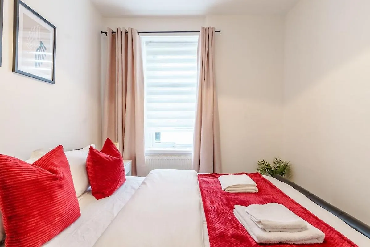 Semesterbostad Long Stay Large 3 Bedroom House With Parking And Garden Nr City Centre Great For Groups And Families Cardiff