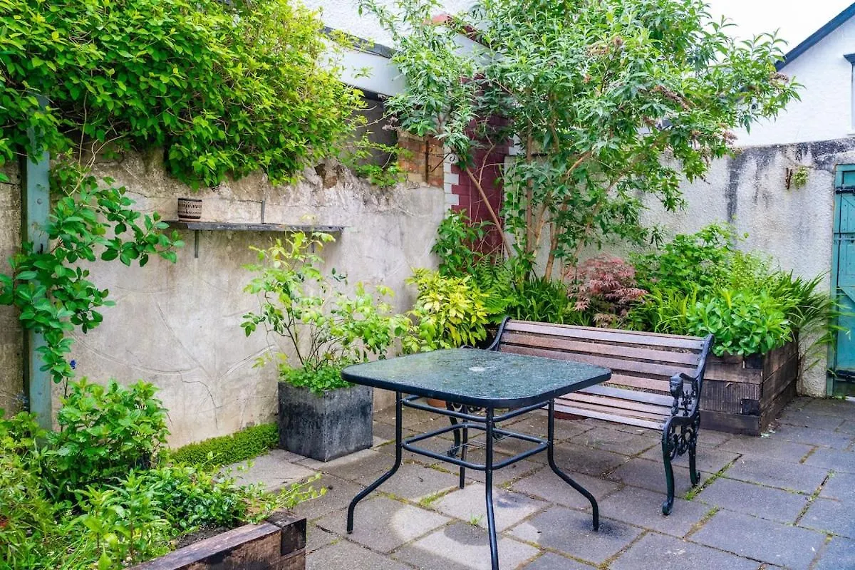 Long Stay Large 3 Bedroom House With Parking And Garden Nr City Centre Great For Groups And Families Cardiff